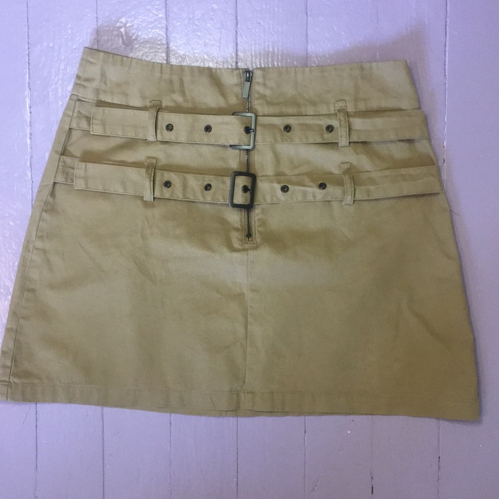 Beige Zara miniskirt with belt accents